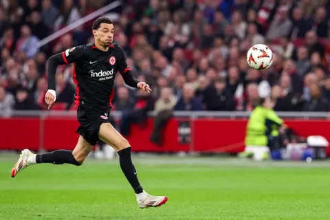 ليفربول يتوصل لاتفاق مع إيكيتيكي.. وخروج نيوكاسل ومانشستر يونايتد من السباق